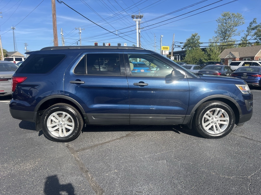2017 Ford Explorer Base photo 2