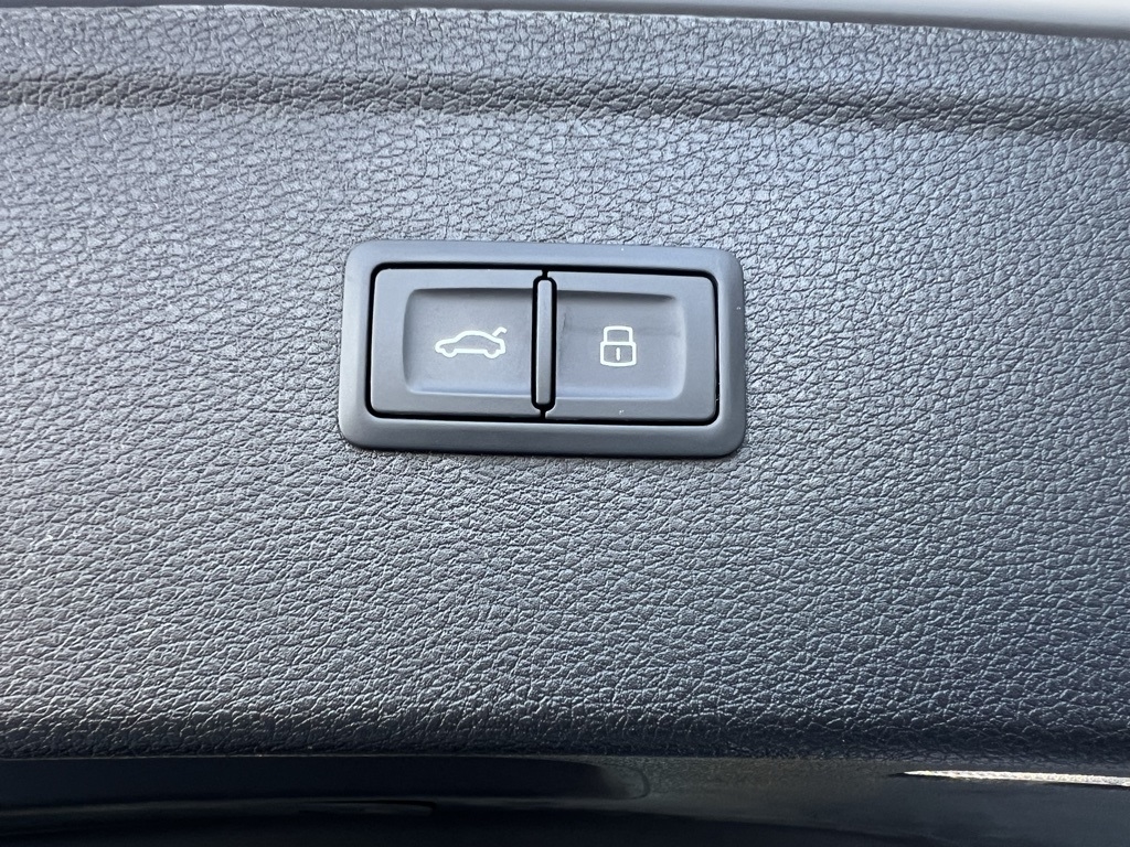 Audi SQ5 3.0T Premium Plus quattro 2022 Audi SQ5 3.0T Premium Plus quattro 2022