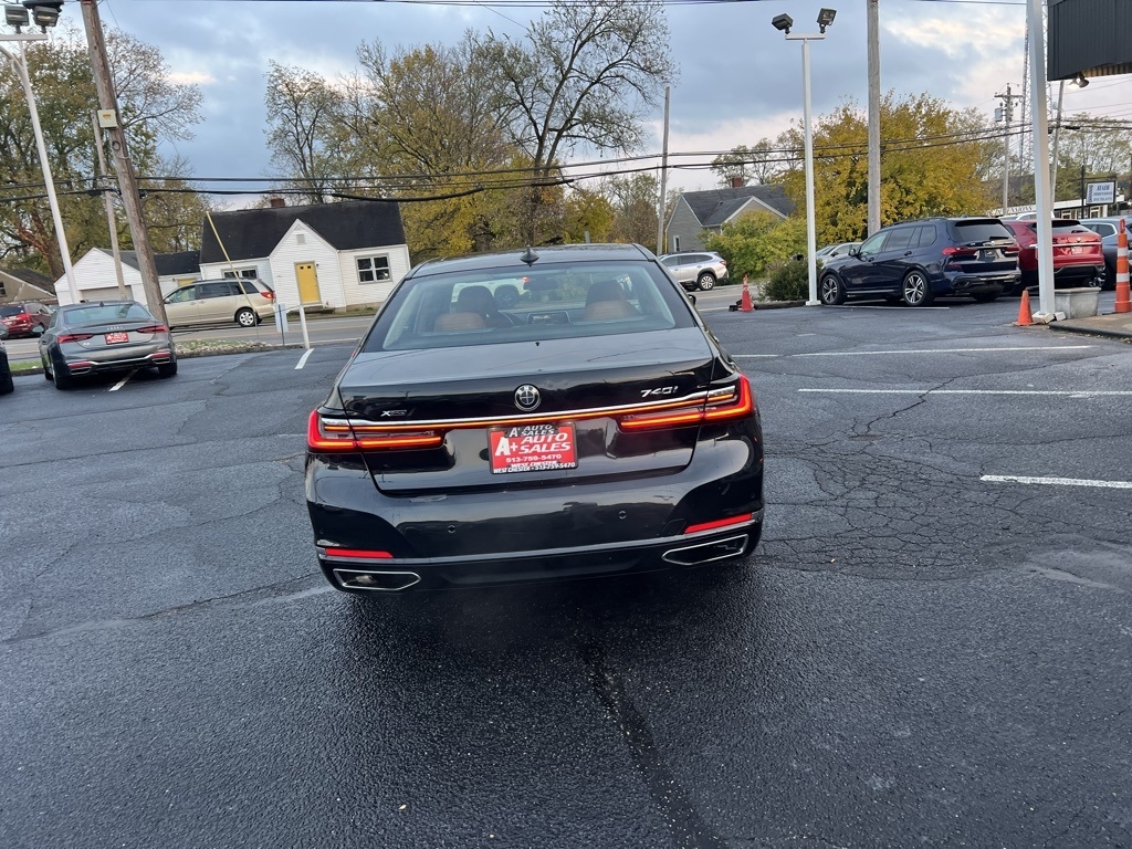 BMW 7-Series 740i xDrive 2021