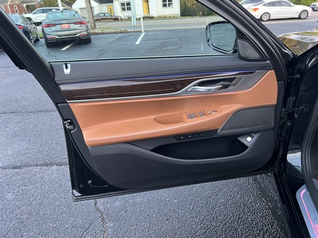 BMW 7-Series 740i xDrive 2021