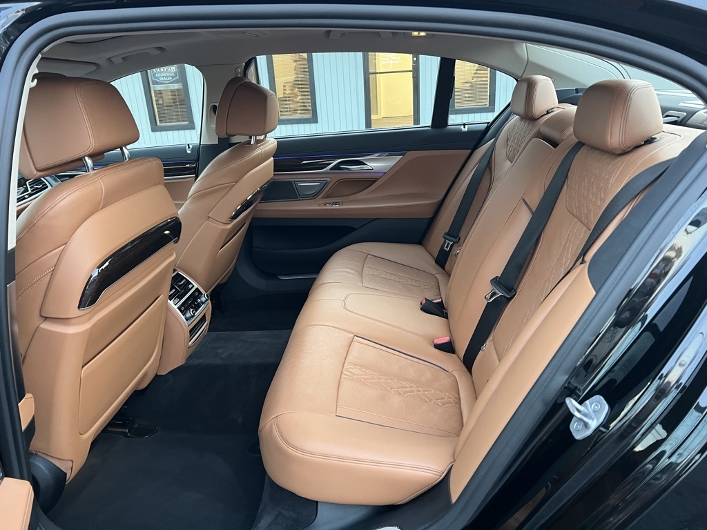 BMW 7-Series 740i xDrive 2021