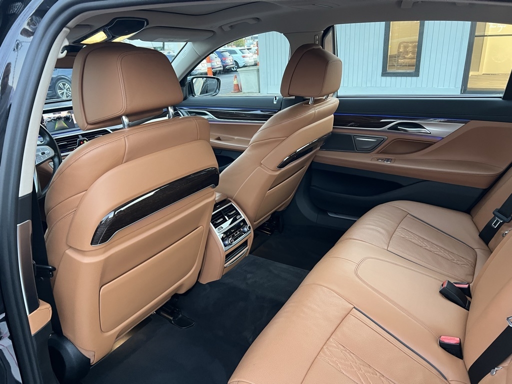 BMW 7-Series 740i xDrive 2021