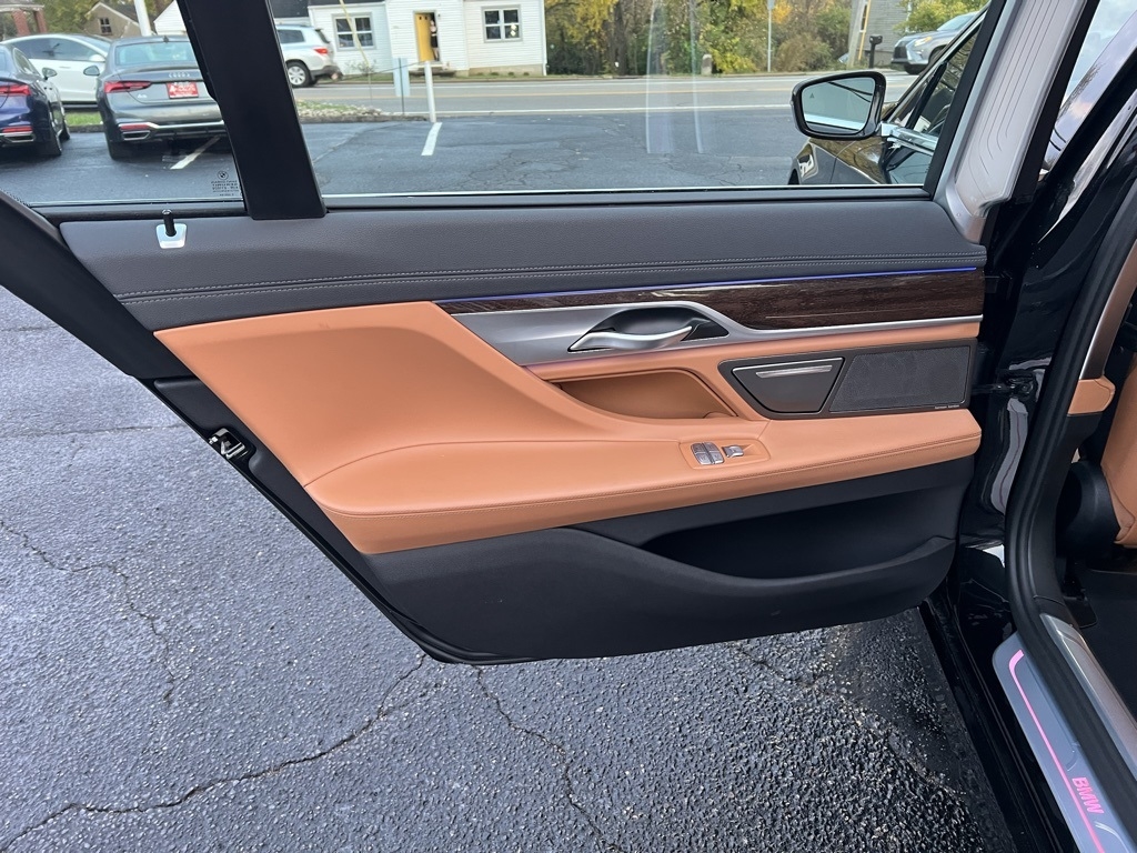 BMW 7-Series 740i xDrive 2021