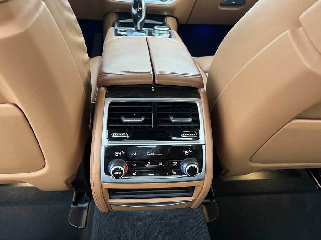 BMW 7-Series 740i xDrive 2021