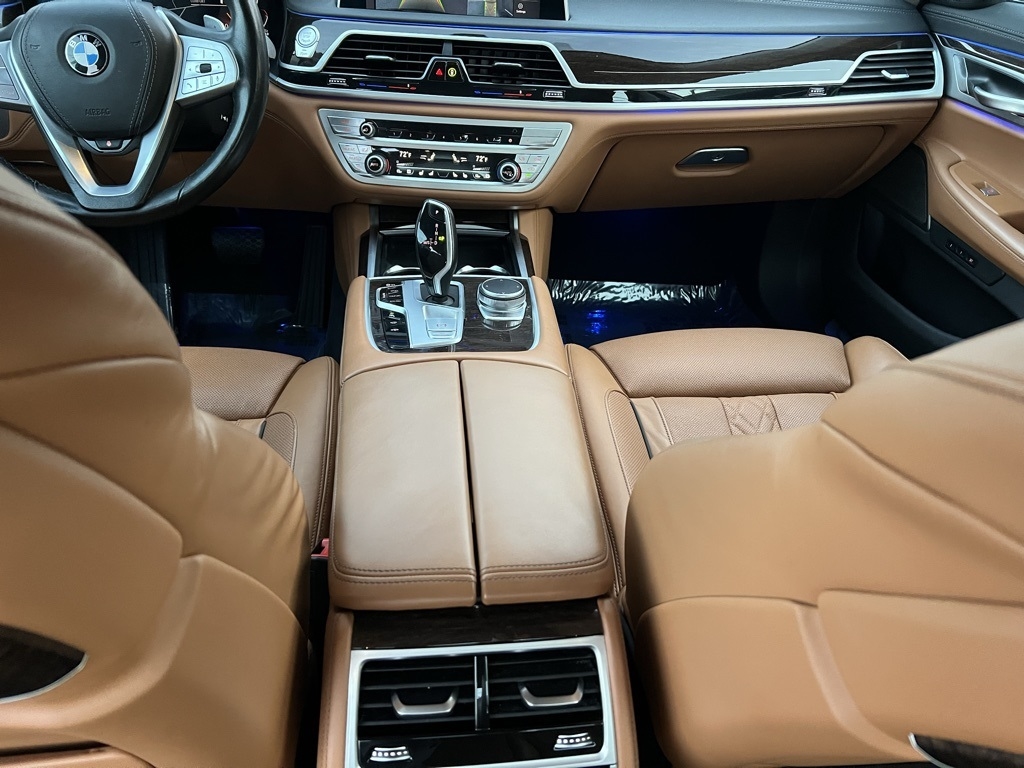 BMW 7-Series 740i xDrive 2021