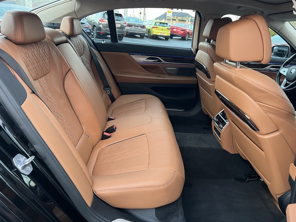 BMW 7-Series 740i xDrive 2021
