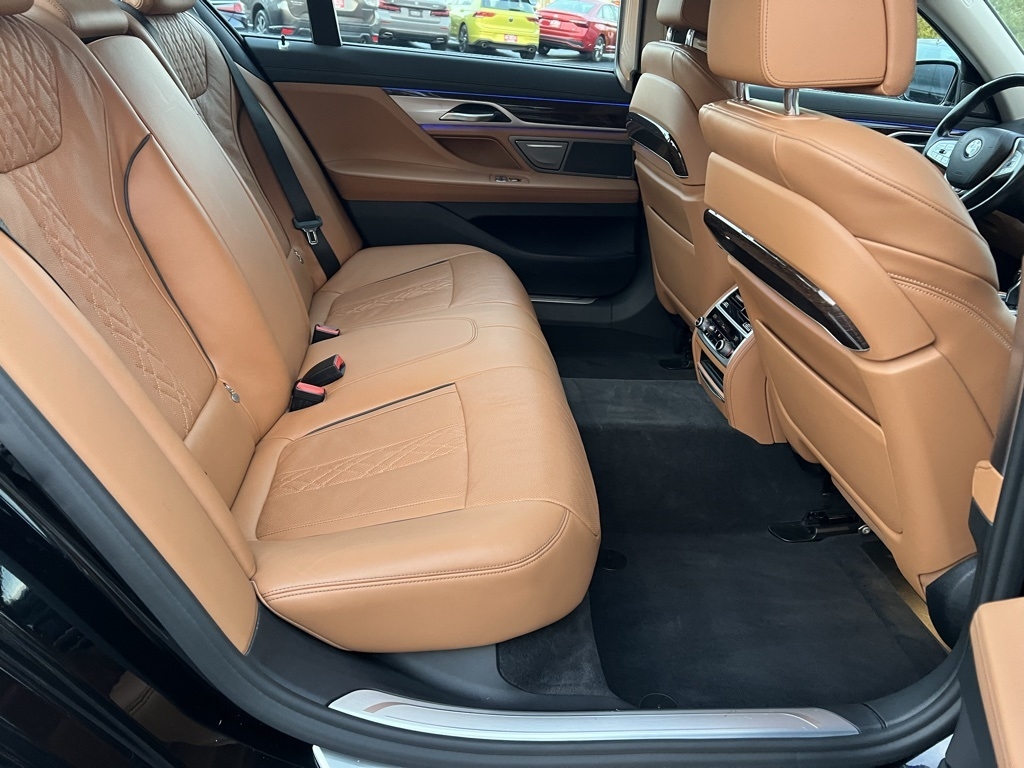 BMW 7-Series 740i xDrive 2021