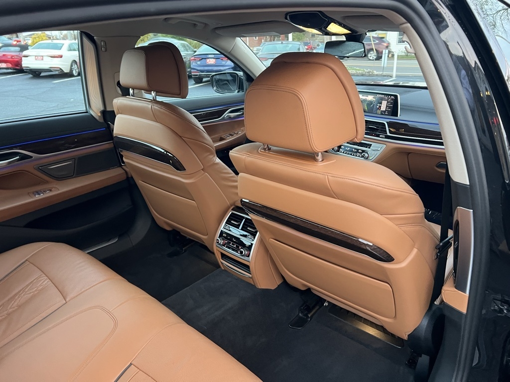 BMW 7-Series 740i xDrive 2021