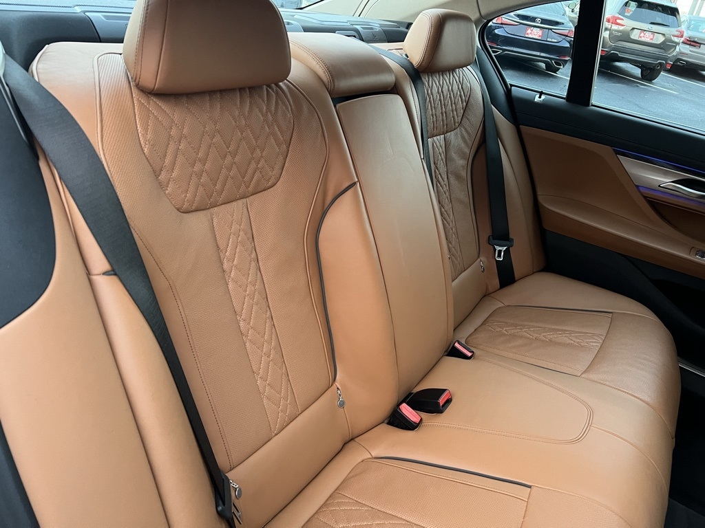 BMW 7-Series 740i xDrive 2021