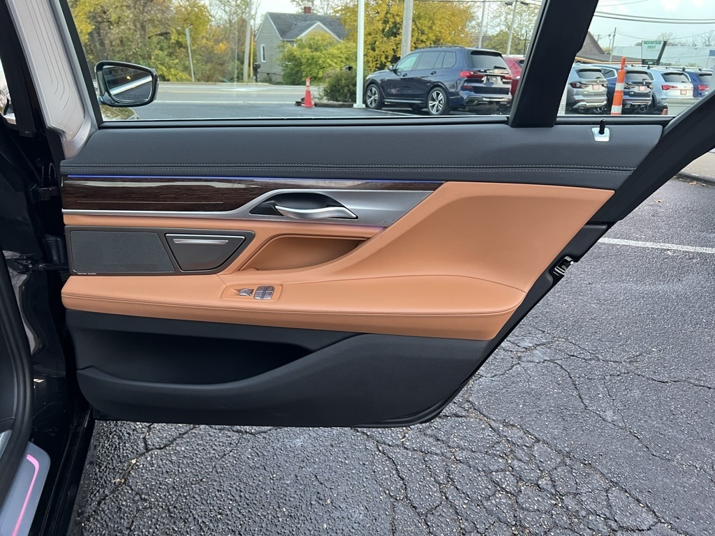 BMW 7-Series 740i xDrive 2021