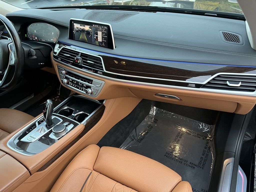 BMW 7-Series 740i xDrive 2021