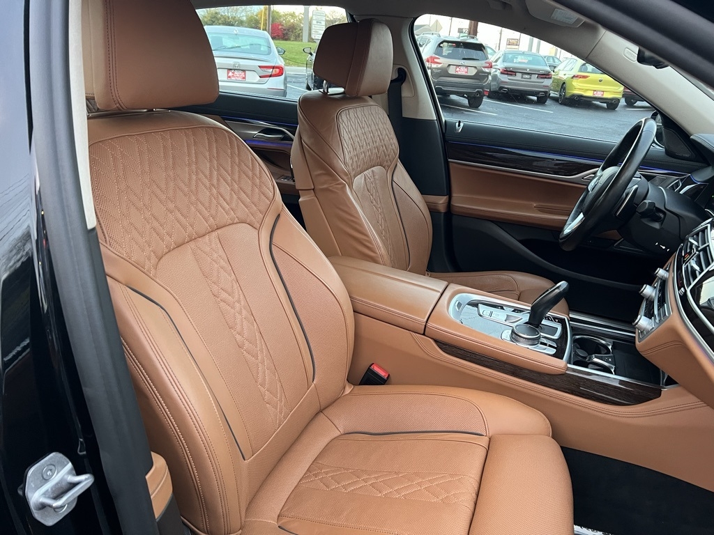 BMW 7-Series 740i xDrive 2021