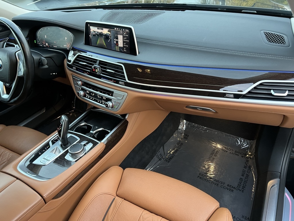 BMW 7-Series 740i xDrive 2021