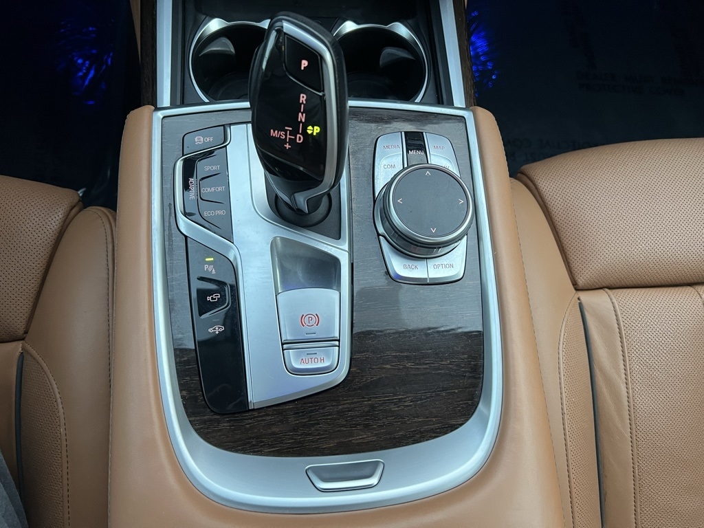 BMW 7-Series 740i xDrive 2021