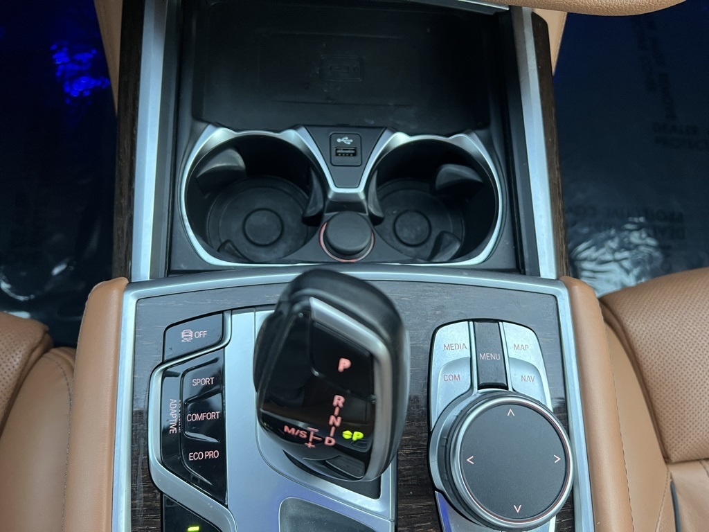 BMW 7-Series 740i xDrive 2021