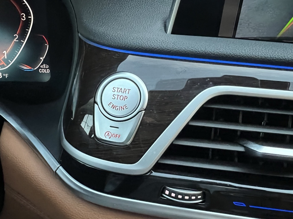 BMW 7-Series 740i xDrive 2021