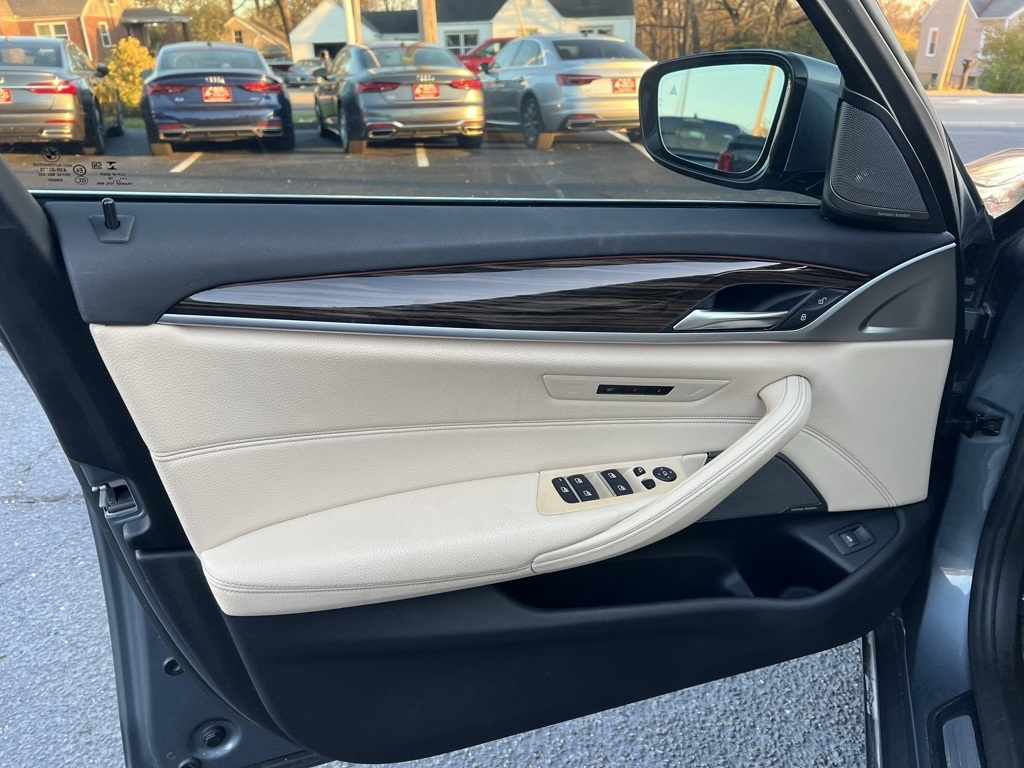 BMW 5-Series 530i xDrive 2019