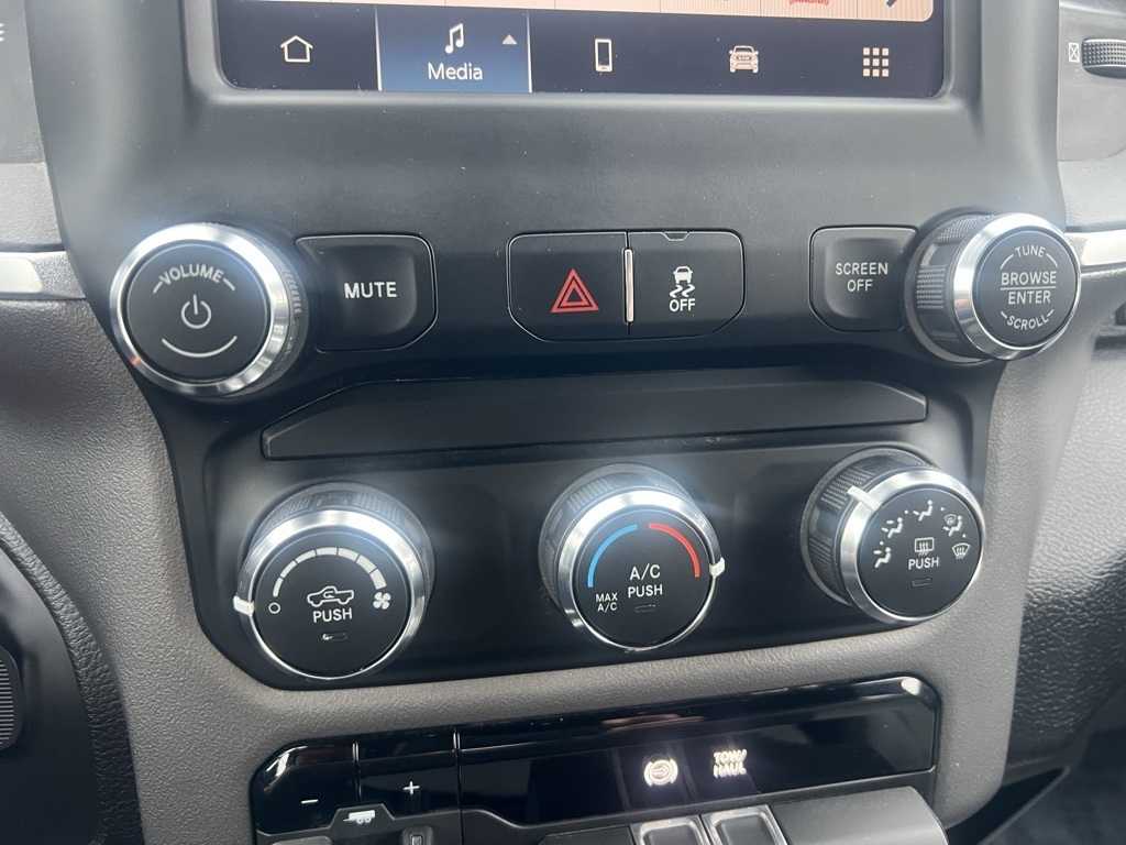 RAM 2500 Big Horn Crew Cab 4WD 2024