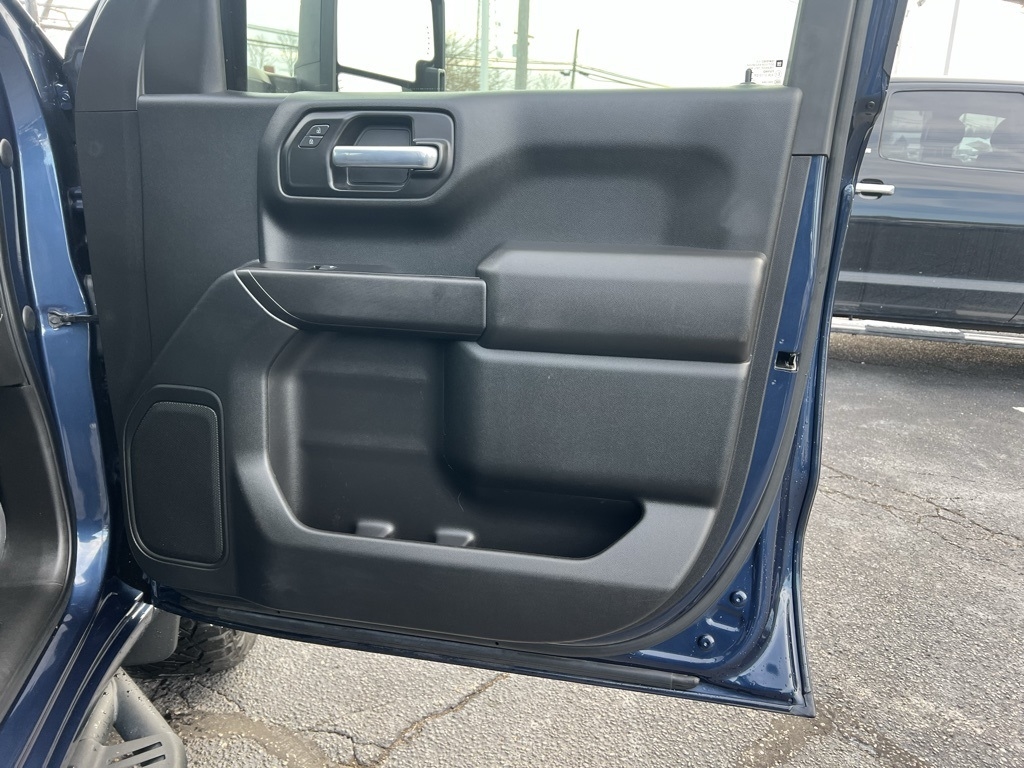 Chevrolet Silverado 1500 Custom Trail Boss Crew Cab Long Box 4WD 2021