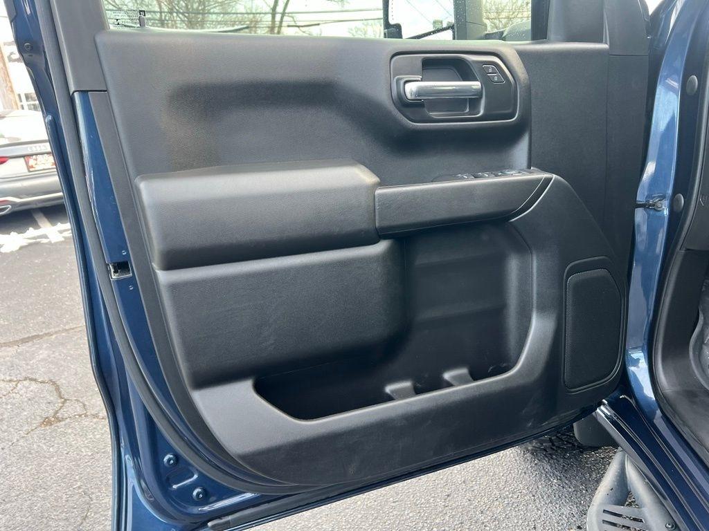 Chevrolet Silverado 1500 Custom Trail Boss Crew Cab Long Box 4WD 2021