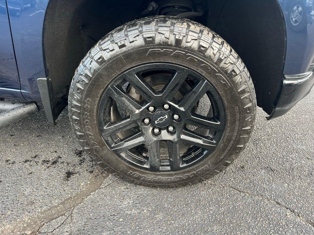 Chevrolet Silverado 1500 Custom Trail Boss Crew Cab Long Box 4WD 2021