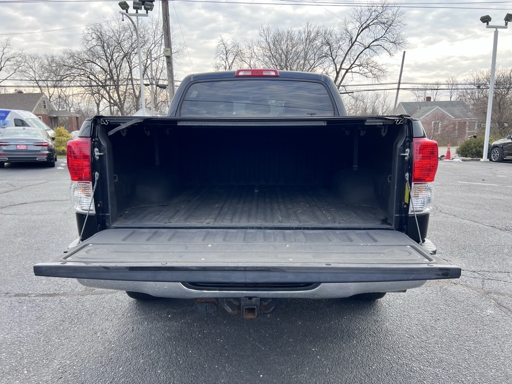 Toyota Tundra Tundra-Grade CrewMax 5.7L FFV 4WD 2011