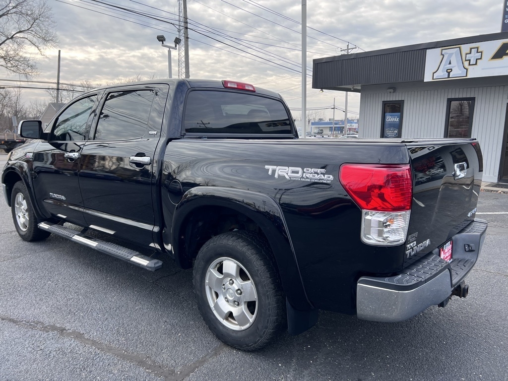 Toyota Tundra Tundra-Grade CrewMax 5.7L FFV 4WD 2011