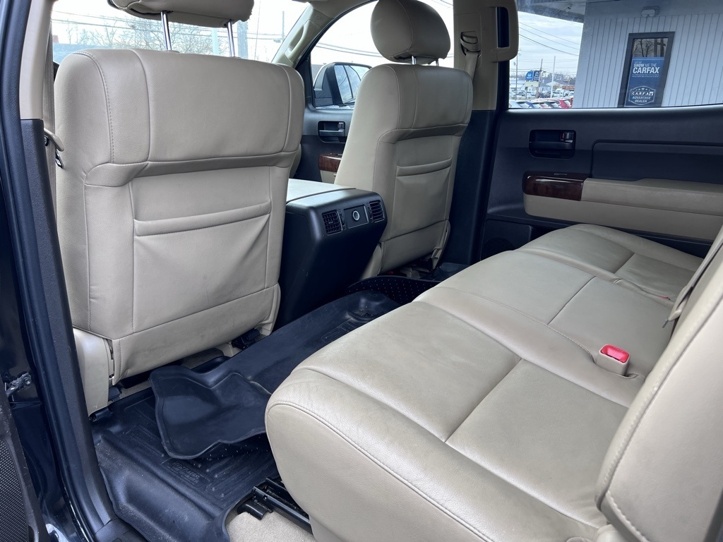 Toyota Tundra Tundra-Grade CrewMax 5.7L FFV 4WD 2011