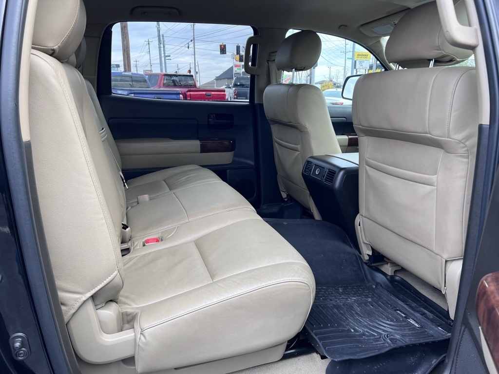 Toyota Tundra Tundra-Grade CrewMax 5.7L FFV 4WD 2011