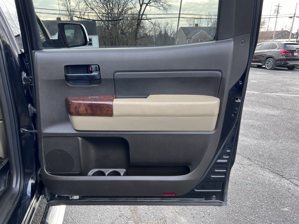 Toyota Tundra Tundra-Grade CrewMax 5.7L FFV 4WD 2011