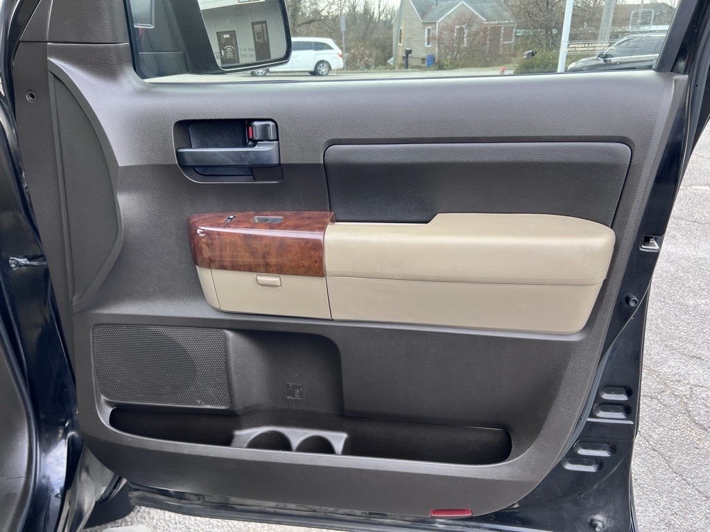 Toyota Tundra Tundra-Grade CrewMax 5.7L FFV 4WD 2011