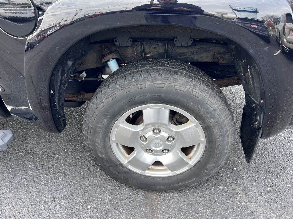 Toyota Tundra Tundra-Grade CrewMax 5.7L FFV 4WD 2011