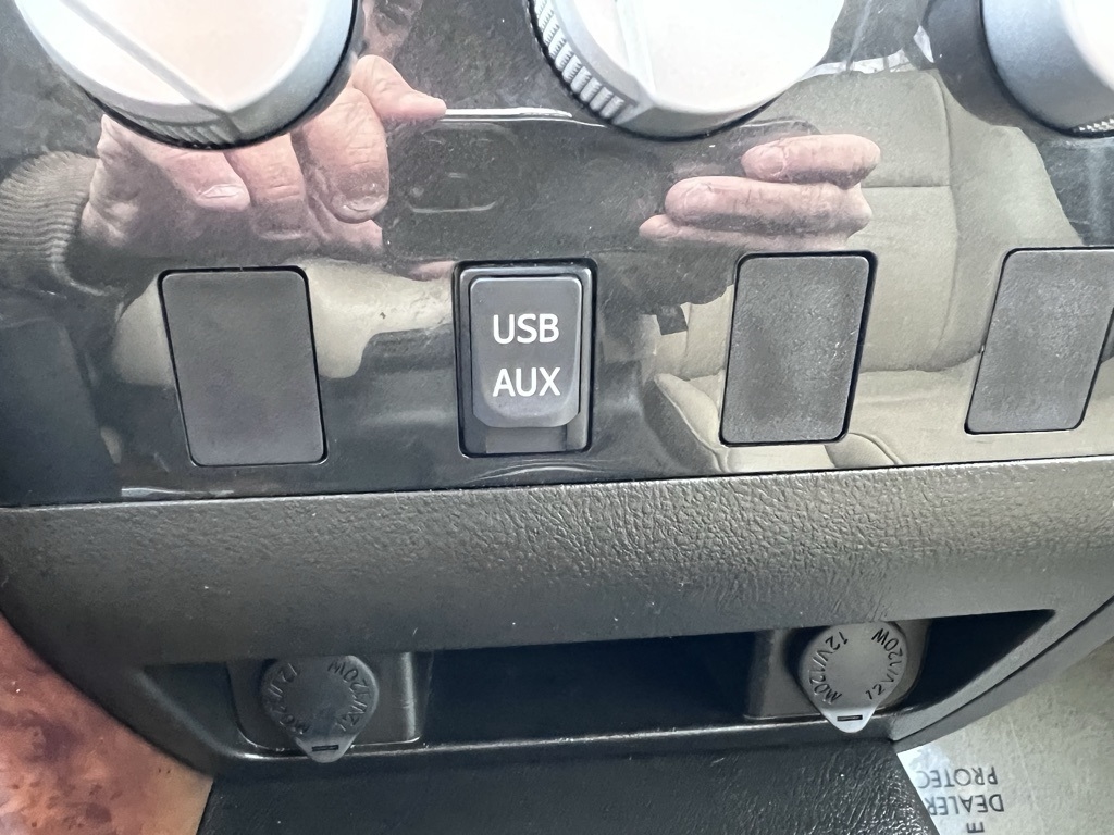 Toyota Tundra Tundra-Grade CrewMax 5.7L FFV 4WD 2011