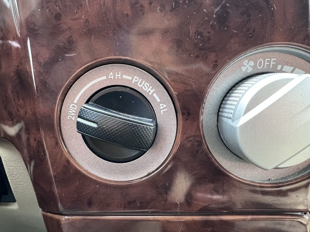 Toyota Tundra Tundra-Grade CrewMax 5.7L FFV 4WD 2011