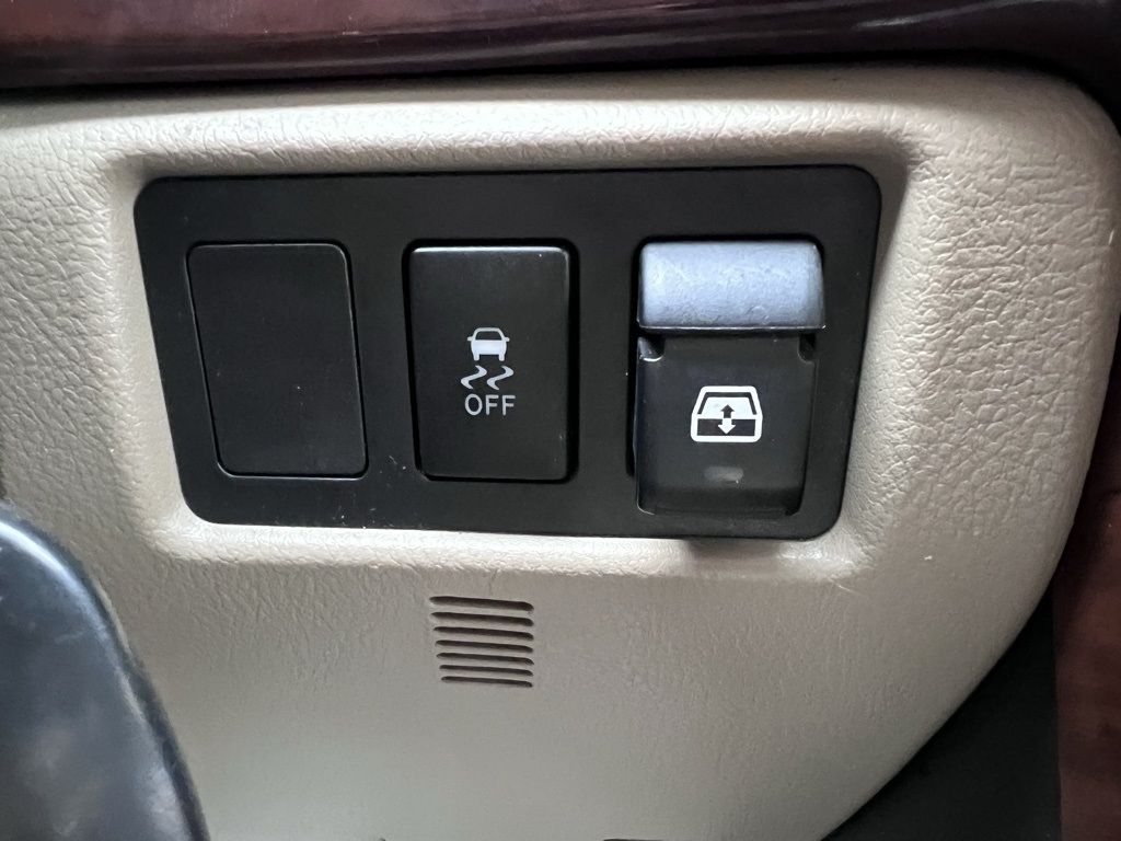 Toyota Tundra Tundra-Grade CrewMax 5.7L FFV 4WD 2011