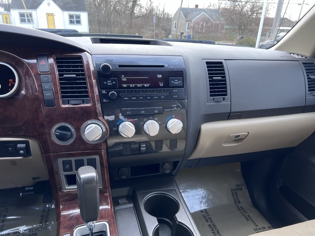 Toyota Tundra Tundra-Grade CrewMax 5.7L FFV 4WD 2011