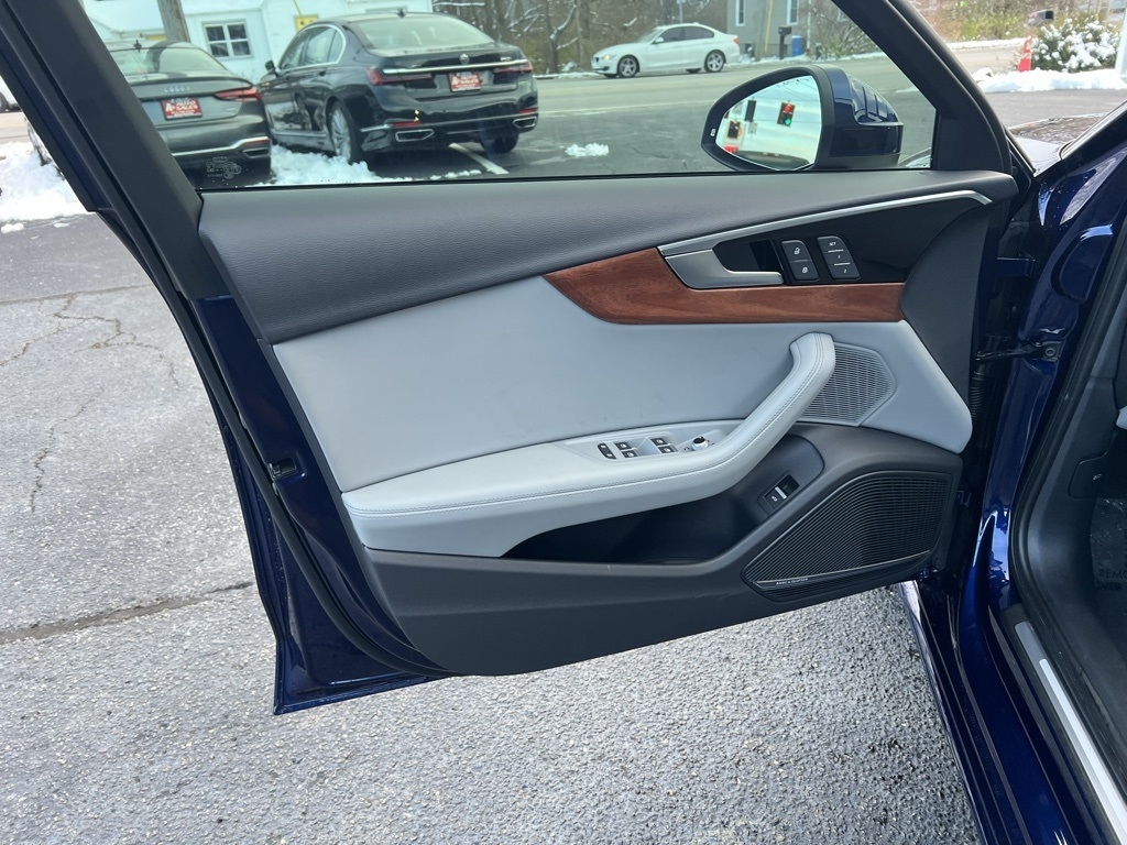 Audi A4 Premium Plus 40 TFSI quattro 2022