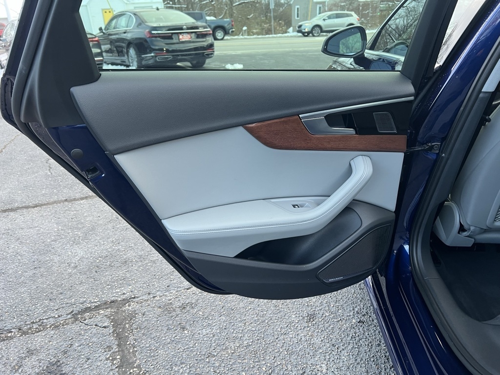 Audi A4 Premium Plus 40 TFSI quattro 2022