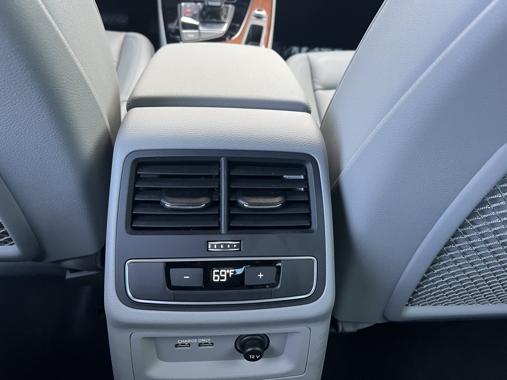 Audi A4 Premium Plus 40 TFSI quattro 2022