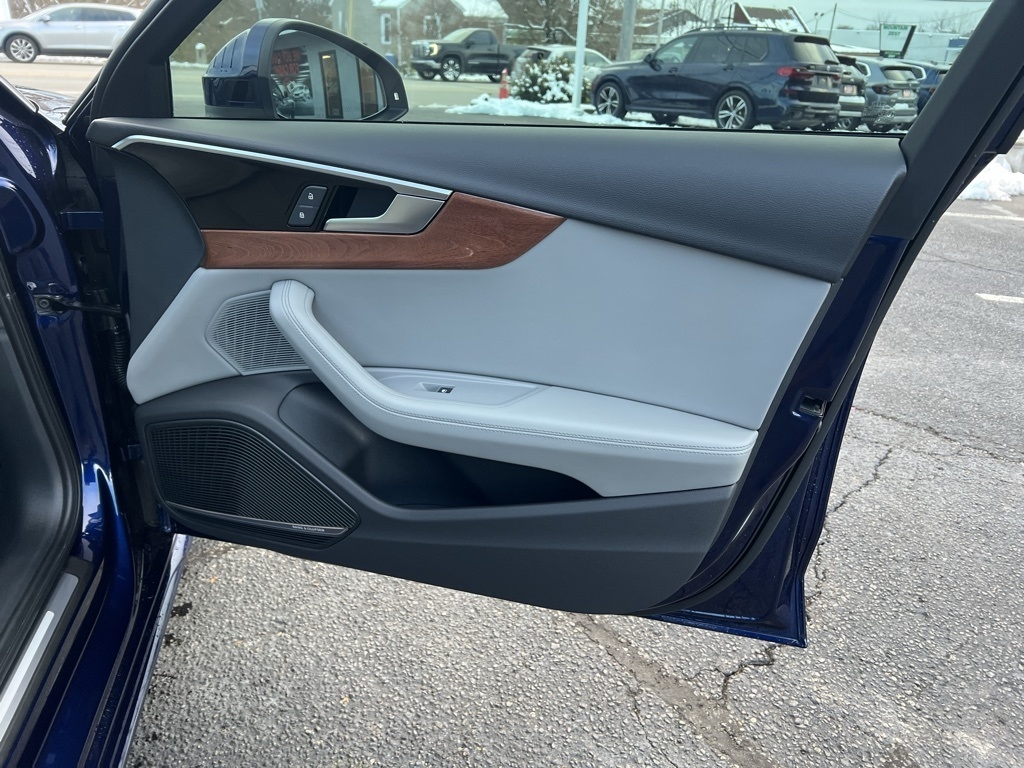 Audi A4 Premium Plus 40 TFSI quattro 2022