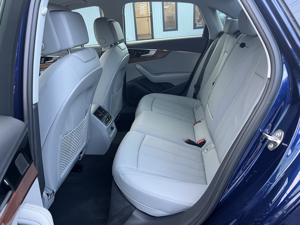 Audi A4 Premium Plus 40 TFSI quattro 2022