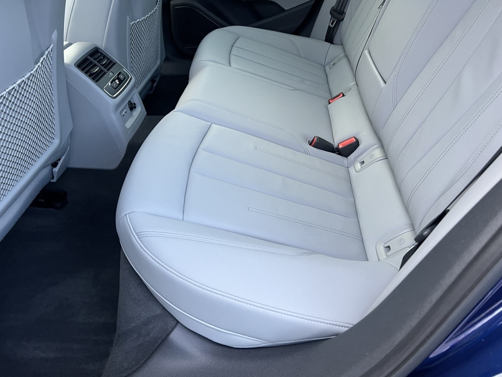 Audi A4 Premium Plus 40 TFSI quattro 2022