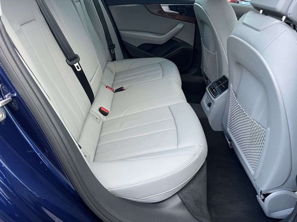 Audi A4 Premium Plus 40 TFSI quattro 2022