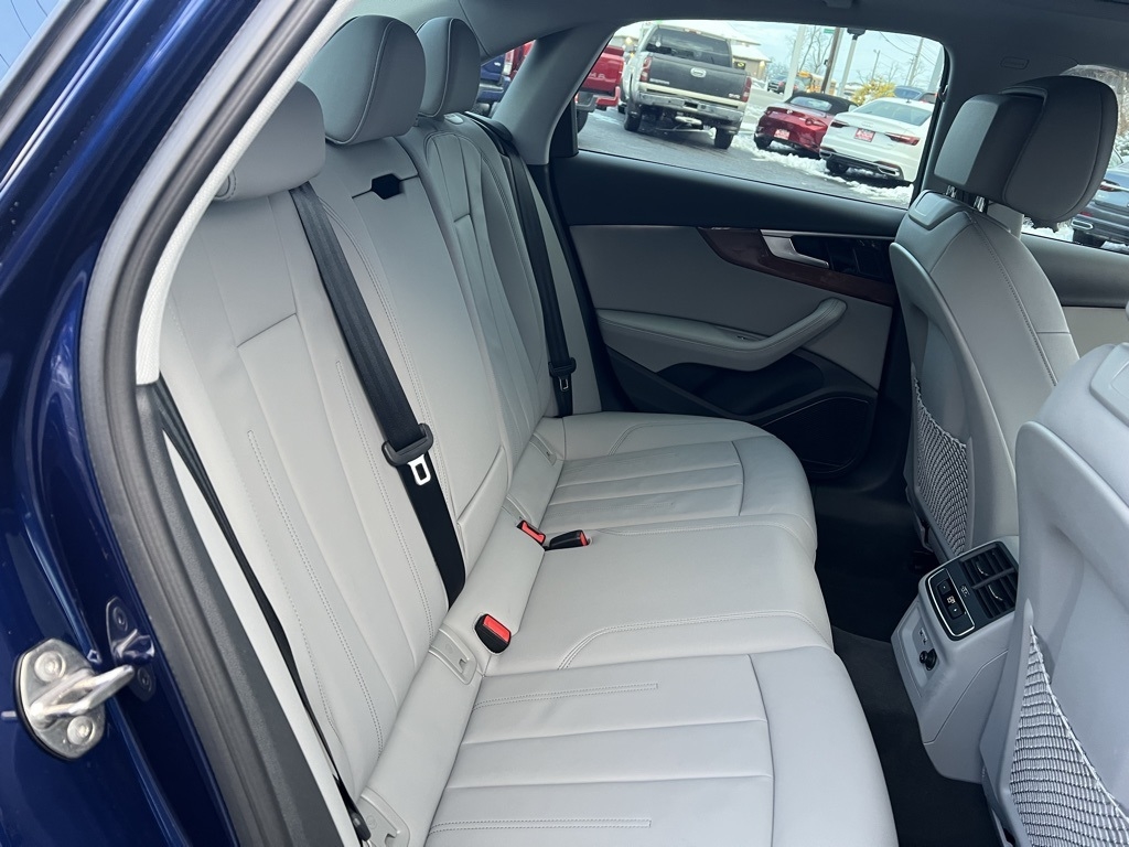 Audi A4 Premium Plus 40 TFSI quattro 2022