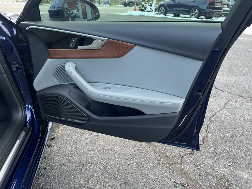 Audi A4 Premium Plus 40 TFSI quattro 2022