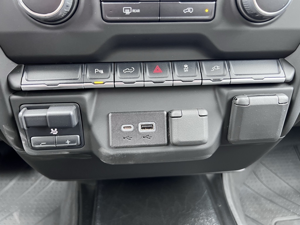 Chevrolet Silverado 3500HD Work Truck Crew Cab 4WD 2023