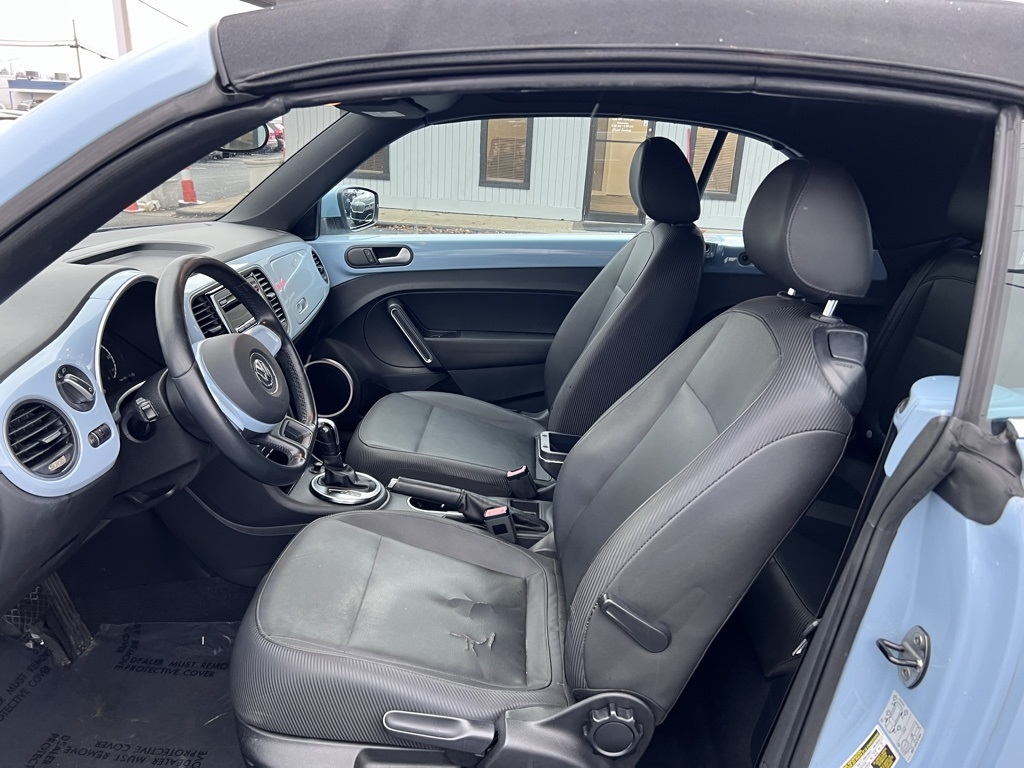 Volkswagen Beetle 2.5L Convertible 2013