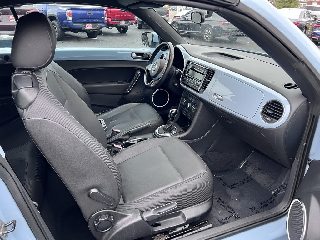 Volkswagen Beetle 2.5L Convertible 2013