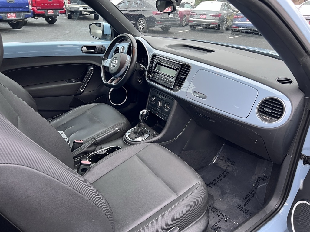 Volkswagen Beetle 2.5L Convertible 2013