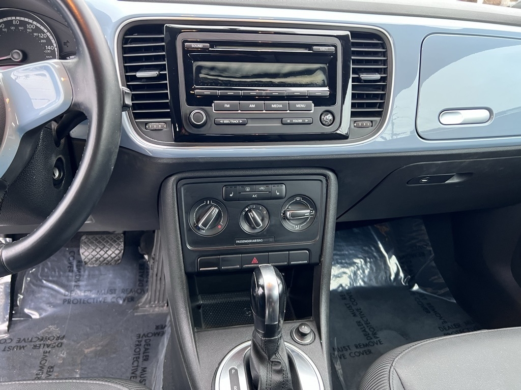 Volkswagen Beetle 2.5L Convertible 2013